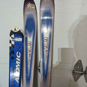 Skis - Atomic 6.22 (166cm) and Carve 9.9 (148cm) Skis